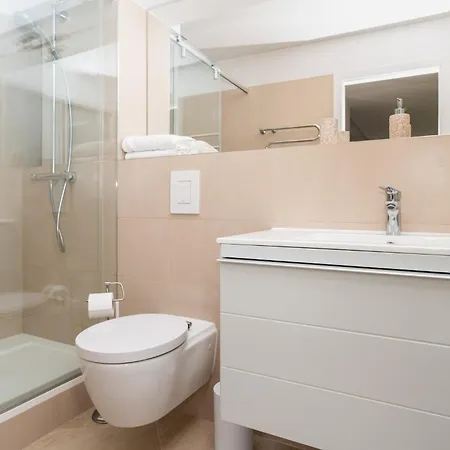 Ducks In The Yard - Self Check In Vilnius