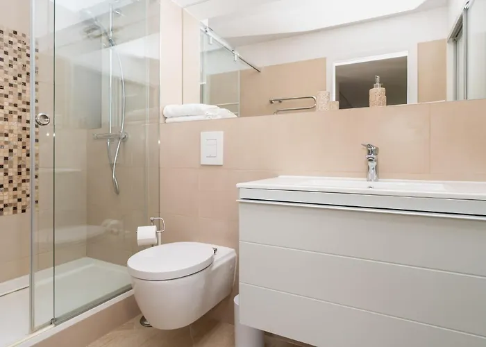 Ducks In The Yard - Self Check In 维尔纽斯