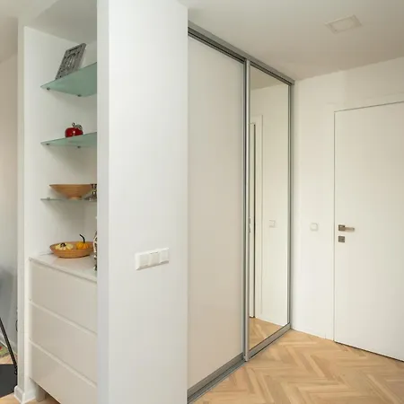 Ducks In The Yard - Self Check In Апартаменты